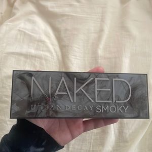 Urban Decay Naked Smoky Palette